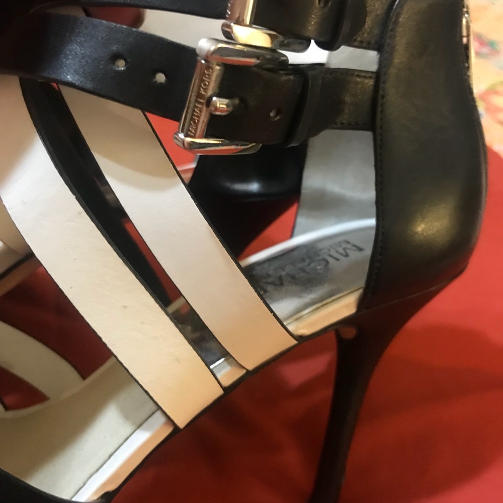 Michael Kors black and white strappy sandals - Picture 4 of 8